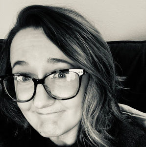 Meet your Posher, Caitlin